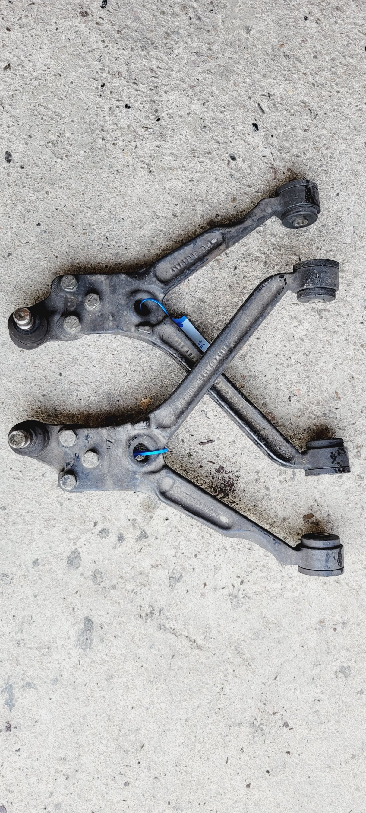 Set of used Audi RS2 wishbones, including PU bearings 893407157H + 893407158H