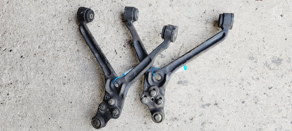 Set of used Audi RS2 wishbones, including PU bearings 893407157H + 893407158H