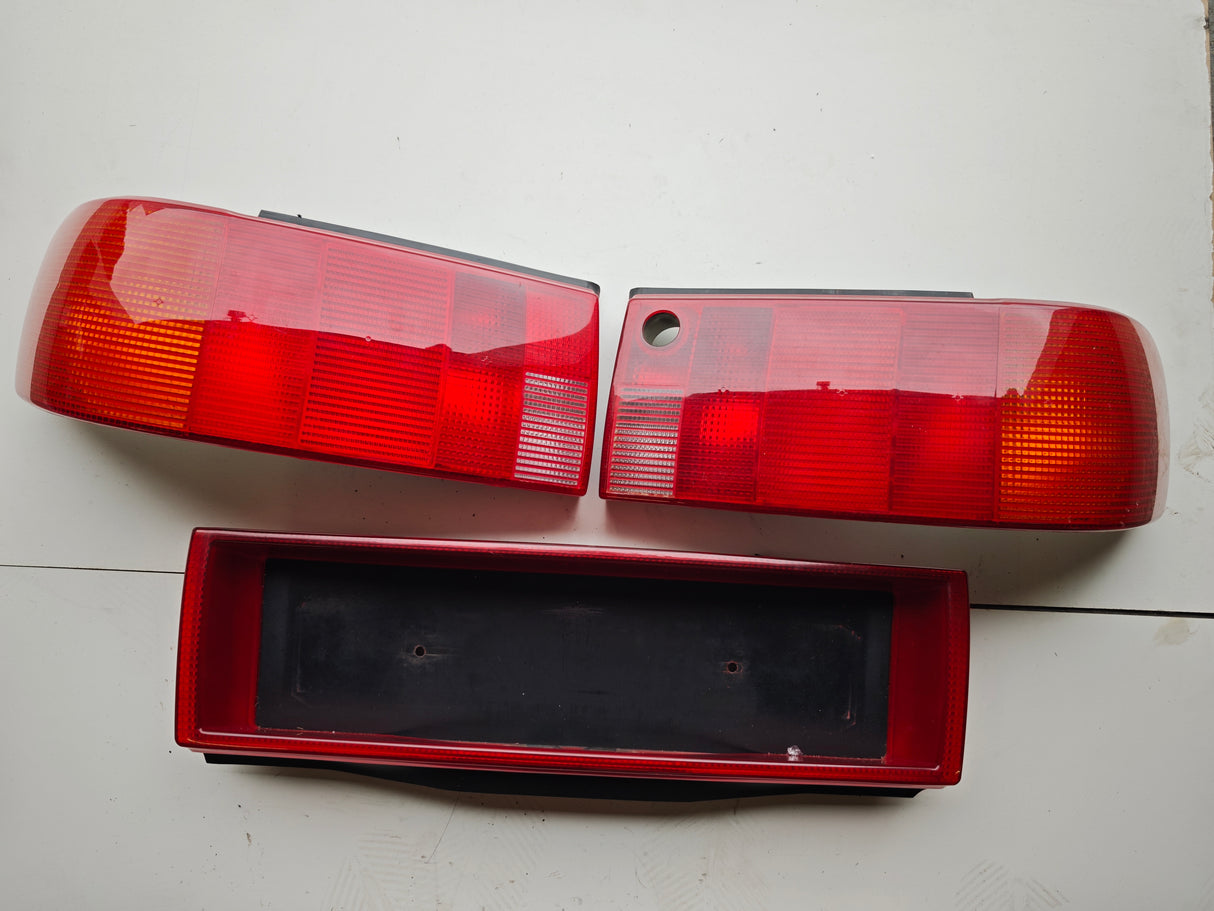 Rückleuchten-Set Audi S2 Typ 89 Coupé – rissfrei, inkl. Mittelblende SEIMA