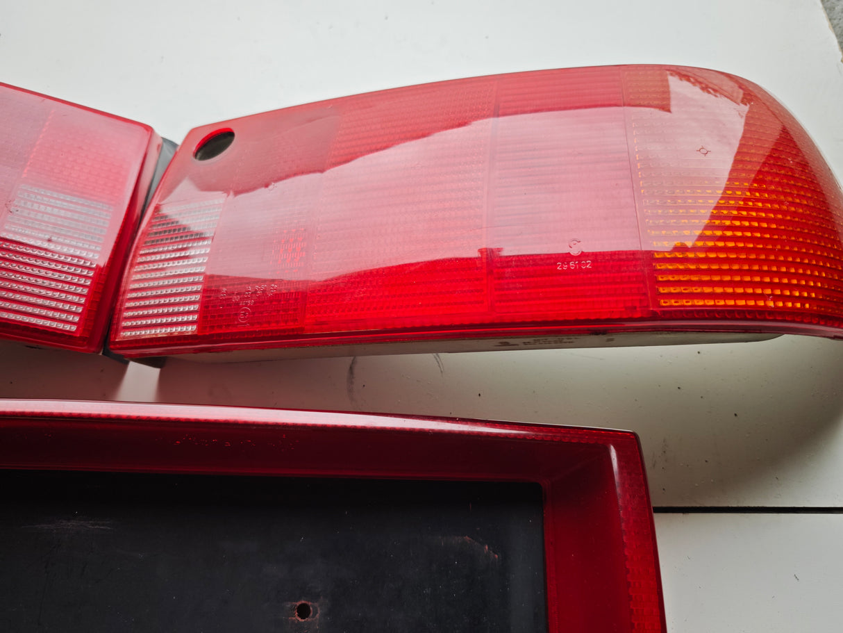 Rückleuchten-Set Audi S2 Typ 89 Coupé – rissfrei, inkl. Mittelblende SEIMA