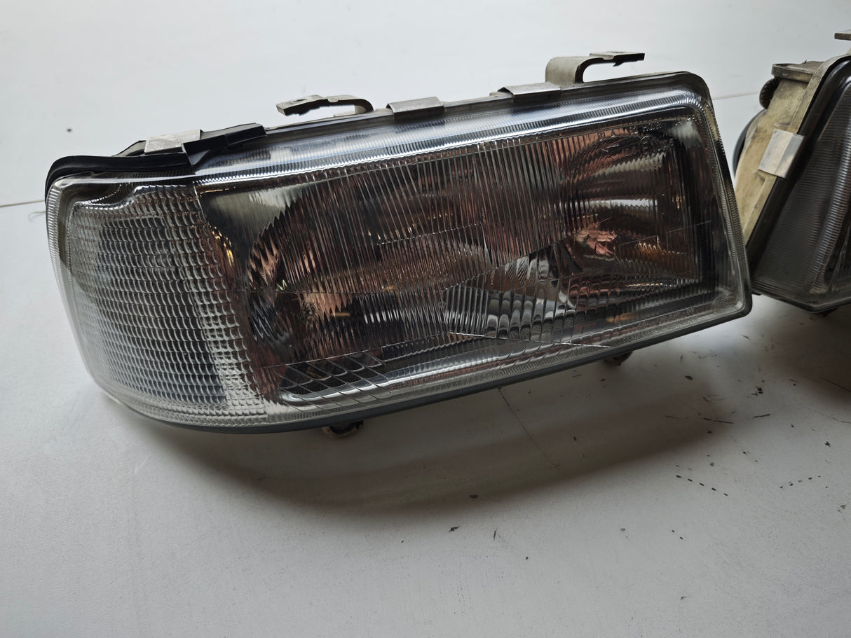 Audi 80 / S2 / Cabrio / Coupé B4 Hella Scheinwerfer Satz – 895941030F / 895941029F – gebraucht