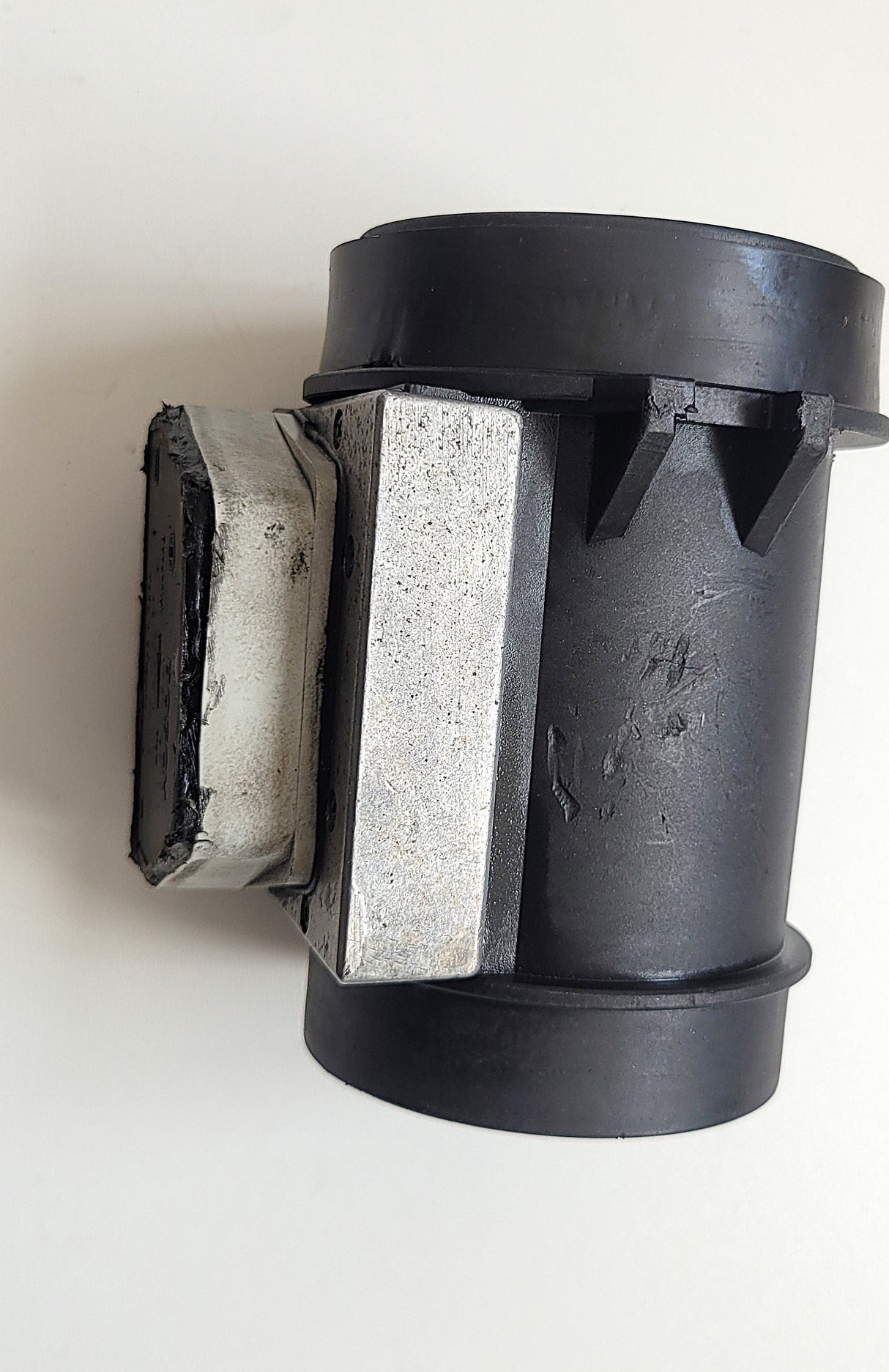 Used BOSCH 0280213 017 air mass meter (MAF)