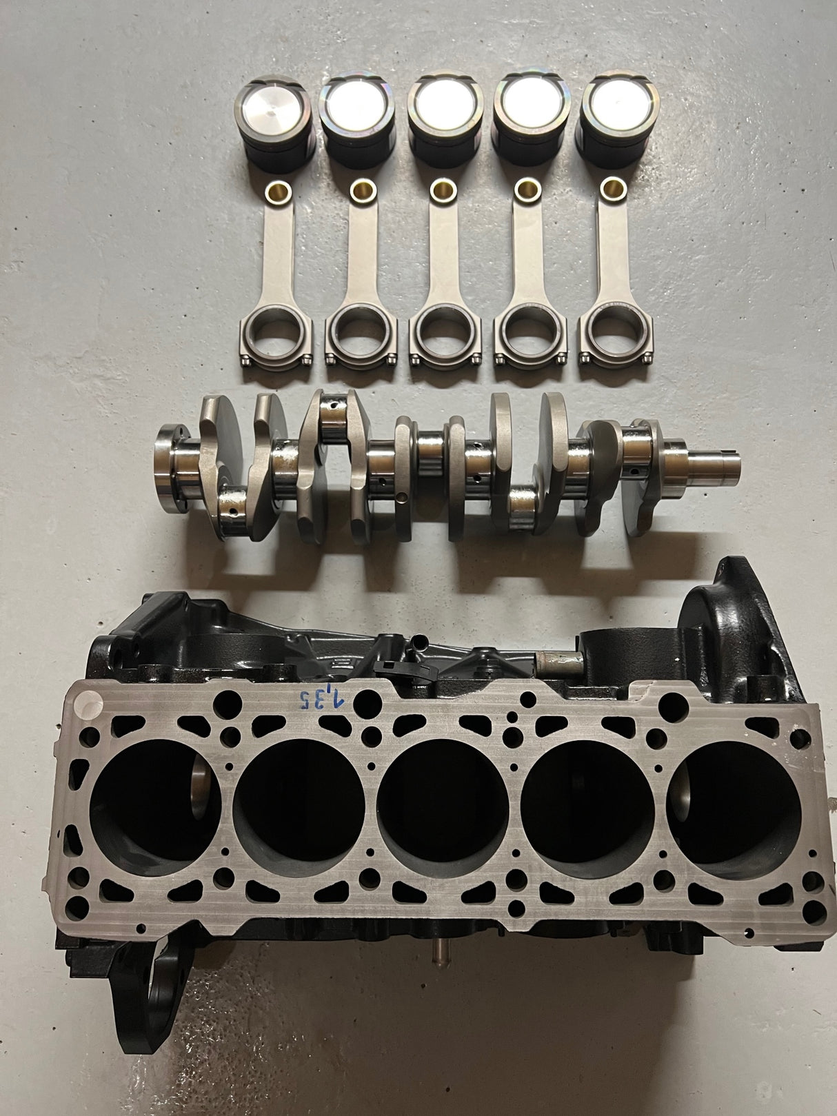 Motorblock (bearbeitet) mit 2,5L Billet-Kurbelwelle 92,8mm mit Performance-Kolben und H-Schaft-Pleuel