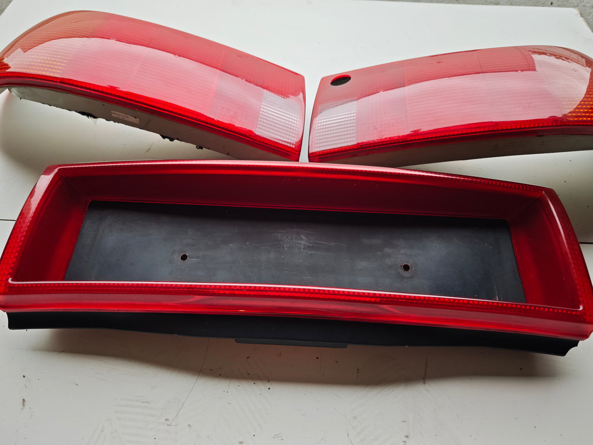 Rückleuchten-Set Audi S2 Typ 89 Coupé – rissfrei, inkl. Mittelblende SEIMA