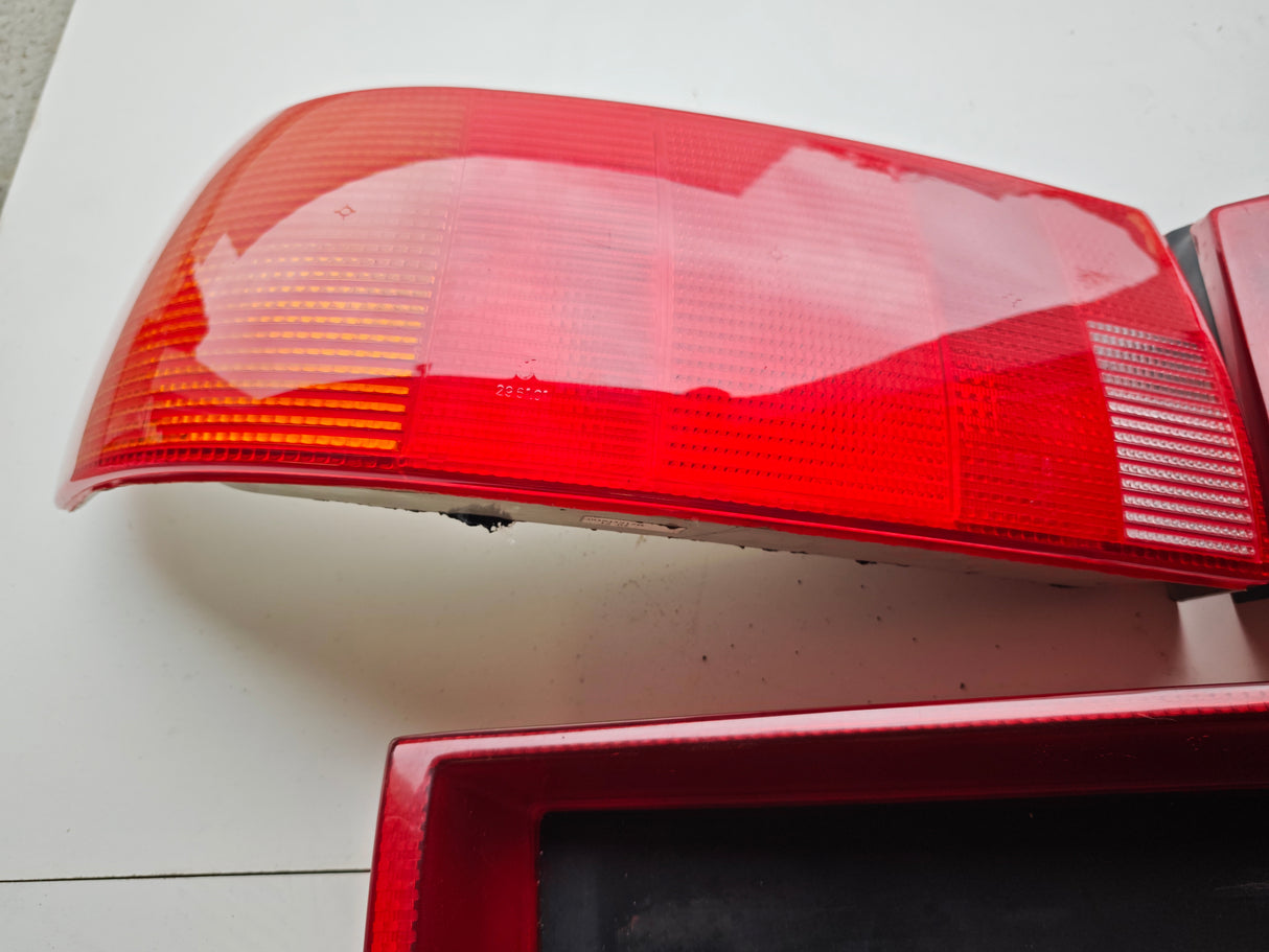 Rückleuchten-Set Audi S2 Typ 89 Coupé – rissfrei, inkl. Mittelblende SEIMA