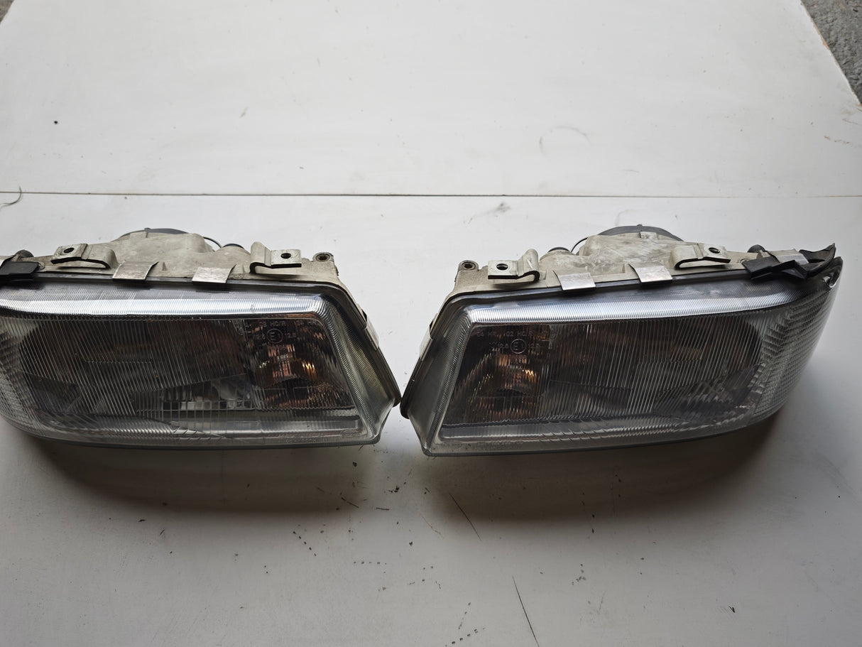 Audi 80 / S2 / Cabrio / Coupé B4 Hella Scheinwerfer Satz – 895941030F / 895941029F – gebraucht